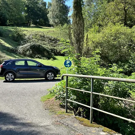 Au Fil De L'eau Chein-Dessus