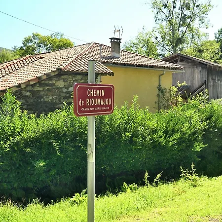 Au Fil De L'eau Chein-Dessus