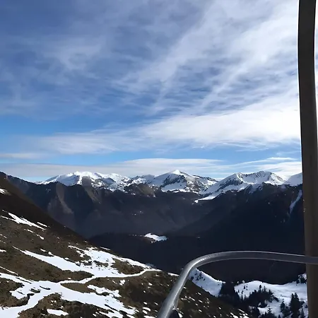 Au Fil De L'eau Chein-Dessus